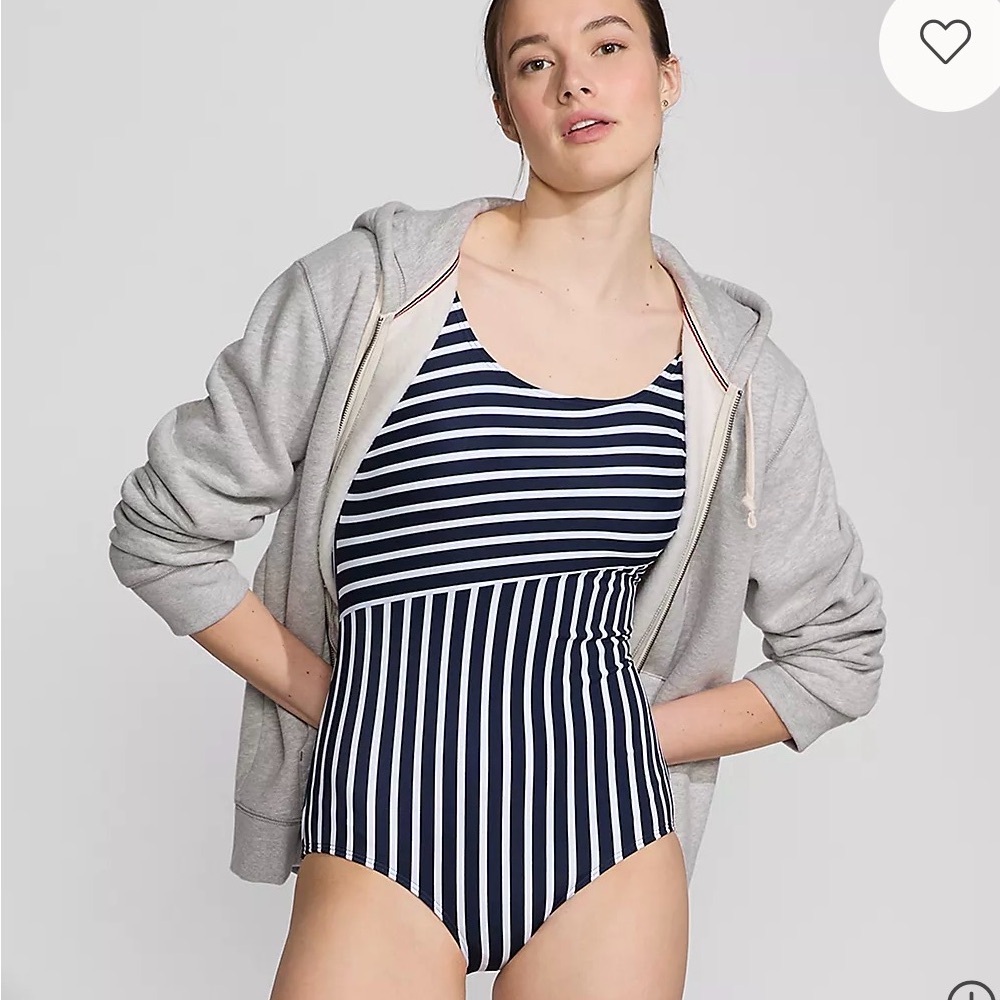NWT Lands' End Women's Scoop Neck Tugless Sporty One Piece Swimsuit